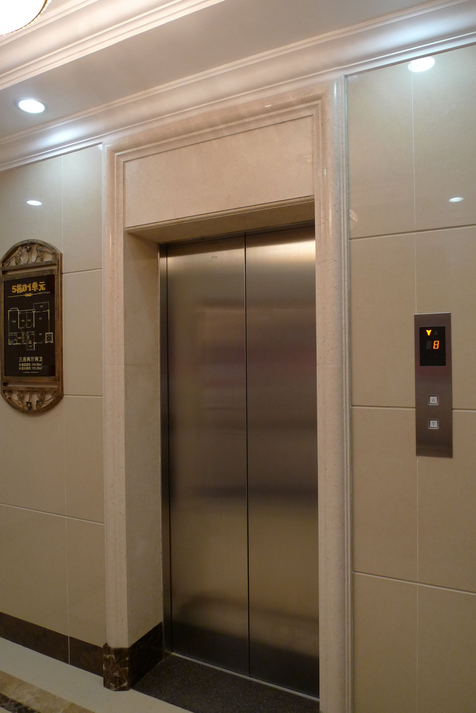 六款豪华电梯轿箱装修图（含实景）