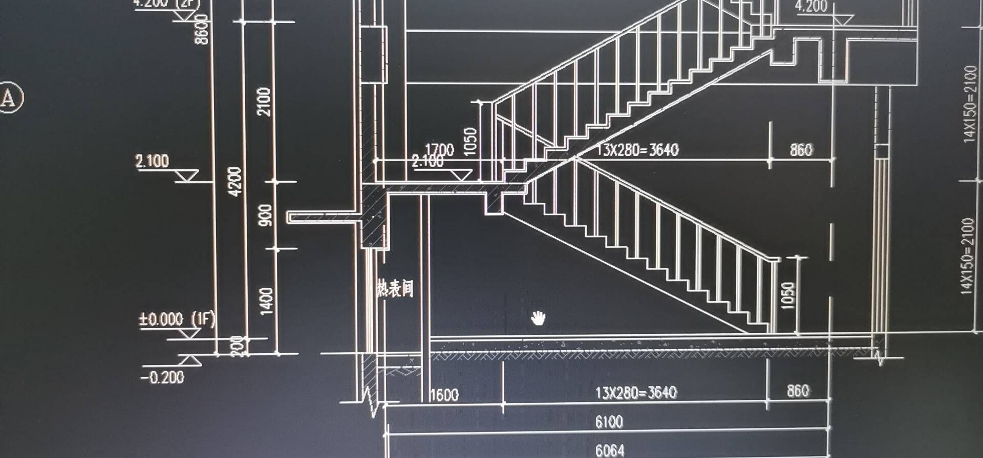老师，楼梯平台与热表间屋顶是同一个，那么楼梯平台用什么布置？