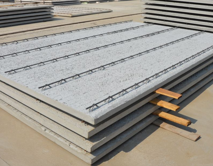 那叠合板就像是饼干上边涂奶油,是由预制板和现浇钢筋混凝土层叠合而