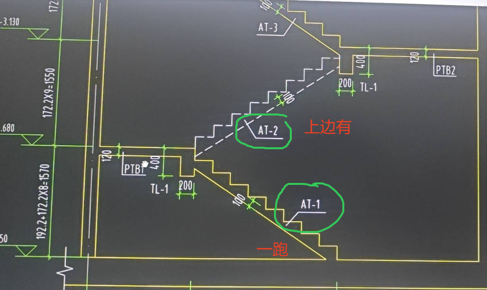 這半邊的樓梯我是不是繪制AT2-2