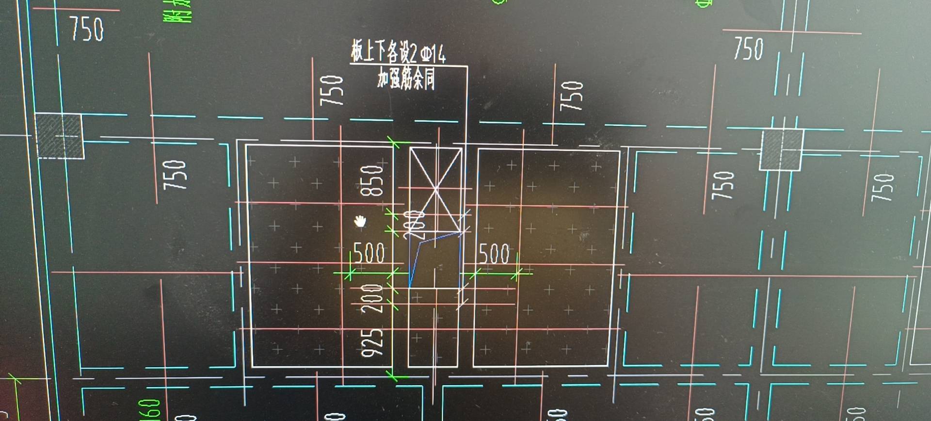 左侧加强筋对准边线图图片